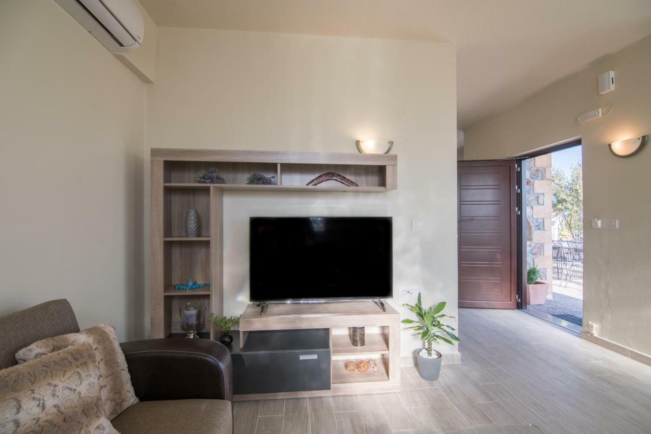 Istros Villas - With Pools, Bbq & Heated Spa Whirlpools, By Thinkvilla Korakiai Bagian luar foto